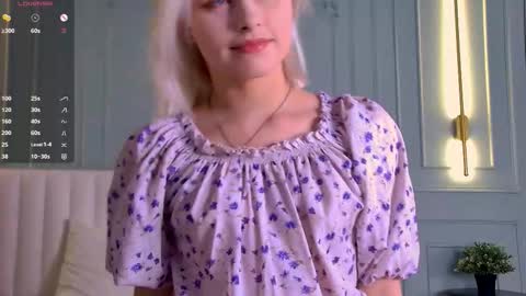 Snapshot of sandyshayes chatting on 12.04.25 Sandy online show from 12.04.25