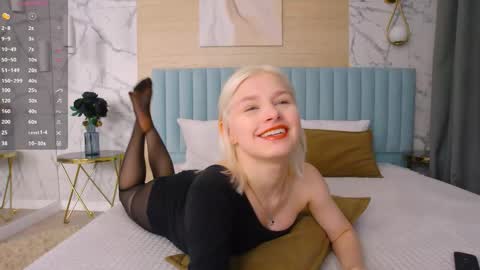 Snapshot of sandyshayes chatting on 01.18.26 Sandy online show from 01.18.26