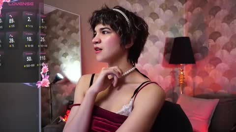 Snapshot of sandzu_ chatting on 11.08.25 Viola online show from 11.08.25