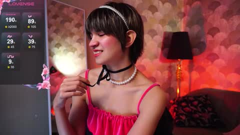 Snapshot of sandzu_ chatting on 11.14.25 Viola online show from 11.14.25