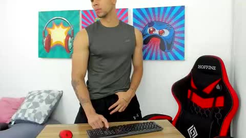 Snapshot of santana_maximo chatting on 03.31.26 Maximo Santana online show from 03.31.26