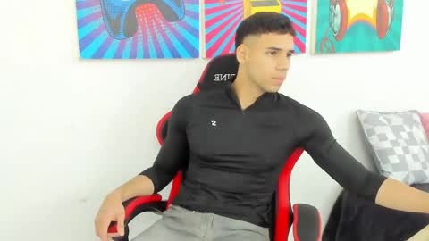 Snapshot of santana_maximo chatting on 05.11.26 Maximo Santana online show from 05.11.26