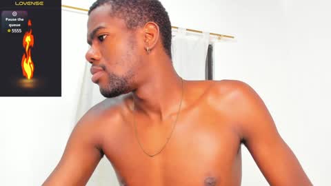 Snapshot of santi_brown1 chatting on 02.04.25 Santibrown online show from 02.04.25