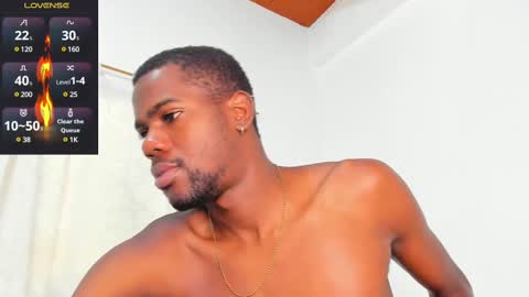 Snapshot of santi_brown1 chatting on 03.03.25 Santibrown online show from 03.03.25