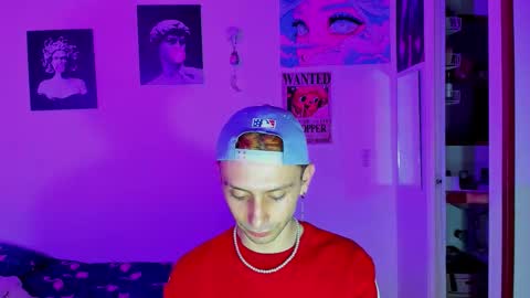 Snapshot of santi_mateo chatting on 11.16.25 Santi online show from 11.16.25