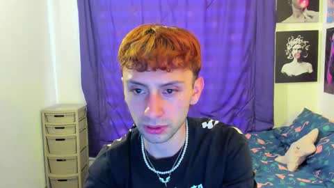 Snapshot of santi_mateo chatting on 12.18.25 Santi online show from 12.18.25