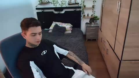 Snapshot of santi_ss chatting on 05.17.26 santi_ss online show from 05.17.26