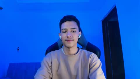 santi_twink19 online show from 02.07.25
