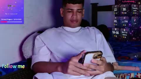 Snapshot of santiago_foxx chatting on 06.27.26 santi online show from 06.27.26