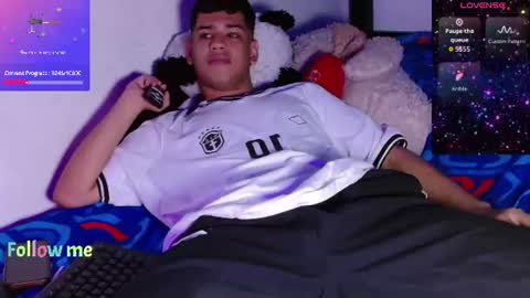 Snapshot of santiago_foxx chatting on 06.28.26 santi online show from 06.28.26