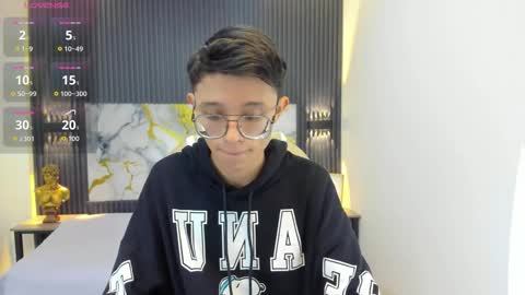 santiago_russo18 online show from 09.21.25