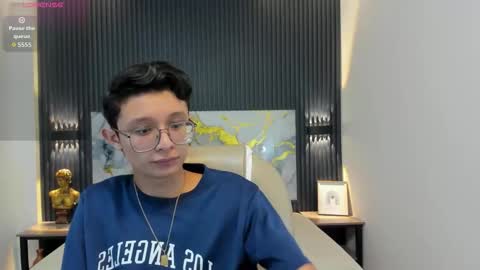 santiago_russo18 online show from 10.12.25