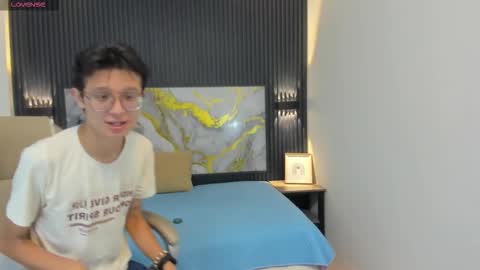 santiago_russo18 online show from 10.30.25