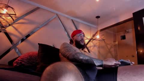 Santiago Hincapiie online show from 03.05.26