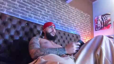 Santiago Hincapiie online show from 03.08.26