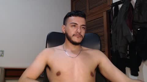 Snapshot of santiexxx chatting on 10.17.25 santiexxx online show from 10.17.25