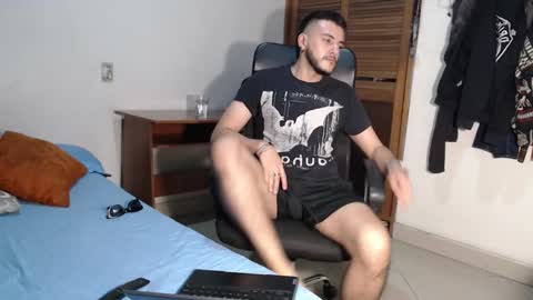 Snapshot of santiexxx chatting on 10.20.25 santiexxx online show from 10.20.25