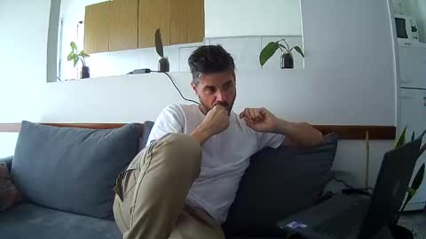 Snapshot of santinogc chatting on 11.03.25 Nalguitas online show from 11.03.25