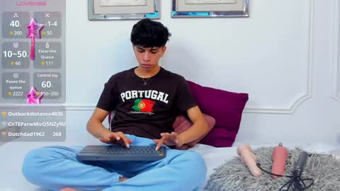 Santiago Carrington online show from 01.04.25