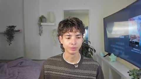 Snapshot of santy_kitty chatting on 12.02.25 kitty online show from 12.02.25