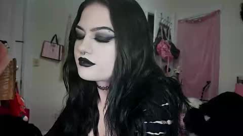 Snapshot of saphirerose1 chatting on 12.20.25 Sapphire online show from 12.20.25