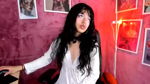 Snapshot of saphyralux chatting on 03.14.26 saphyralux online show from 03.14.26