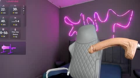 Snapshot of saphyralux chatting on 04.08.26 saphyralux online show from 04.08.26