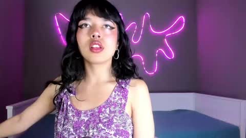 Snapshot of saphyralux chatting on 05.02.26 saphyralux online show from 05.02.26