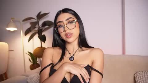 Sara  online show from 04.25.26