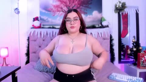 Snapshot of sara_ariass chatting on 12.17.24 SARA ARIAS online show from 12.17.24