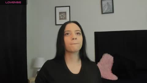 Snapshot of sara_b11 chatting on 06.19.26 sara_b11 online show from 06.19.26