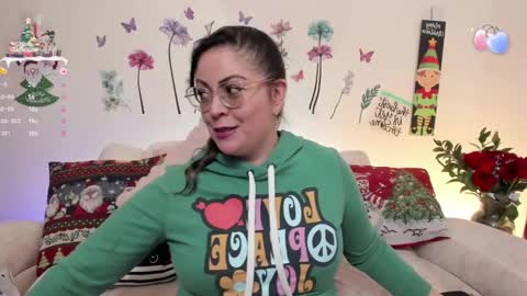 Snapshot of sara_crowe chatting on 12.14.24 Sara Crowe online show from 12.14.24