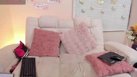 Snapshot of sara_crowe chatting on 03.11.25 Sara Crowe online show from 03.11.25