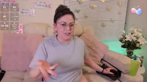 Snapshot of sara_crowe chatting on 01.11.26 Sara Crowe online show from 01.11.26