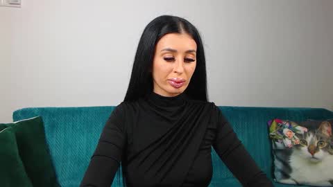 Im Sara I am happy to be here  online show from 12.14.25