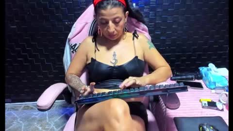 no limits sarah online show from 02.20.25