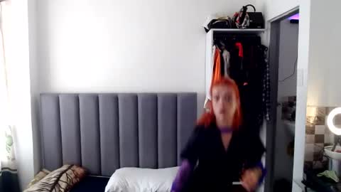 sara_johnson__ online show from 07.28.26