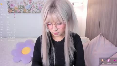 Sara  new account  give me thomb up  Follow me   help me reach 15k followers again   online show from 10.19.25