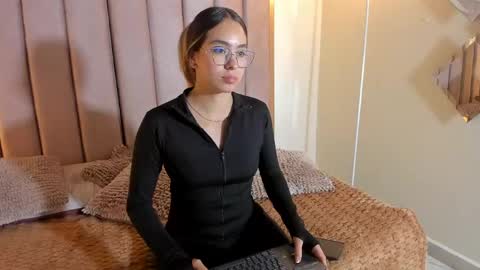 Snapshot of sara_madrid_ chatting on 06.09.26 online show from 06.09.26