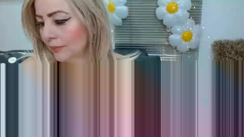 Snapshot of sara_naughtyw chatting on 01.06.25 katiasupreme online show from 01.06.25