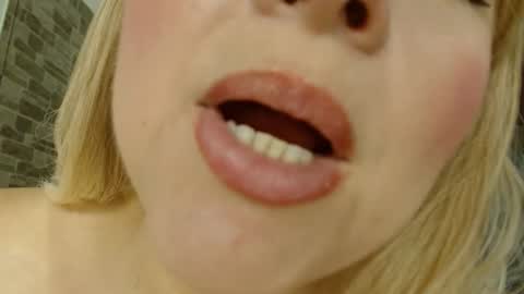 Snapshot of sara_naughtyw chatting on 02.11.25 katiasupreme online show from 02.11.25