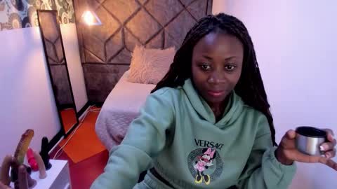 Snapshot of sara_naugty chatting on 11.05.25 S A R A online show from 11.05.25