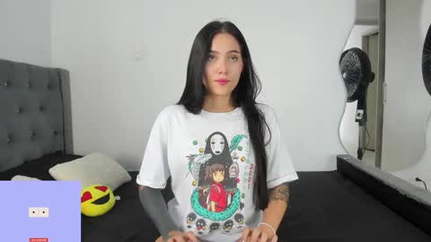 Snapshot of sara_queen9 chatting on 12.18.24 Sara online show from 12.18.24