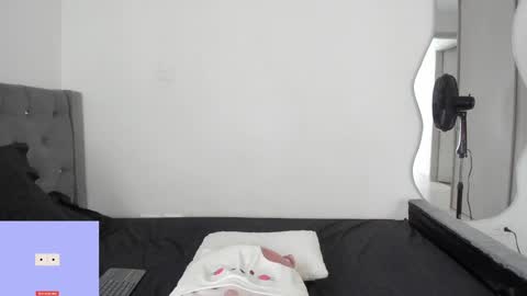 Snapshot of sara_queen9 chatting on 12.20.24 Sara online show from 12.20.24