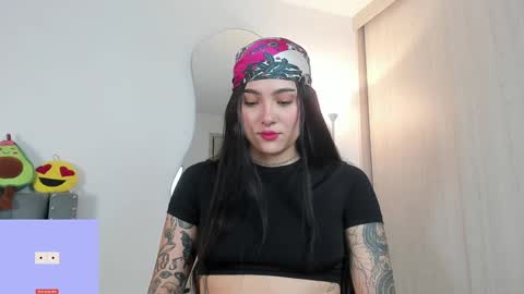 Snapshot of sara_queen9 chatting on 01.08.25 Sara online show from 01.08.25