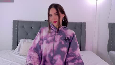 Snapshot of sara_queen9 chatting on 09.10.25 Sara online show from 09.10.25