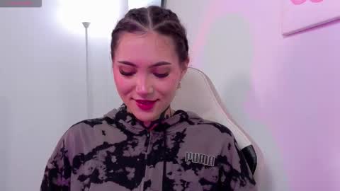 Snapshot of sara_queen9 chatting on 10.01.25 Sara online show from 10.01.25