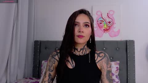 Snapshot of sara_queen9 chatting on 10.10.25 Sara online show from 10.10.25