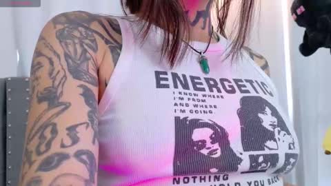 Snapshot of sara_queen9 chatting on 12.03.25 Sara online show from 12.03.25