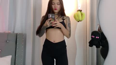 Snapshot of sara_queen9 chatting on 01.10.26 Sara online show from 01.10.26